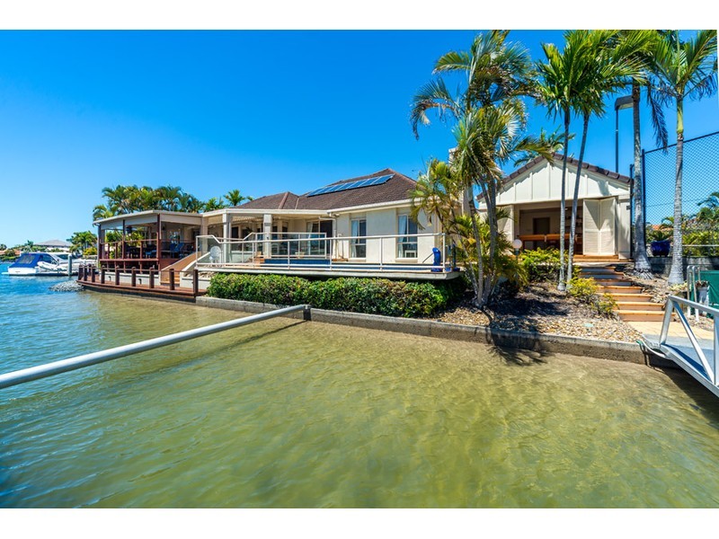 14 – 16 Folkstone Place, Runaway Bay QLD 4216