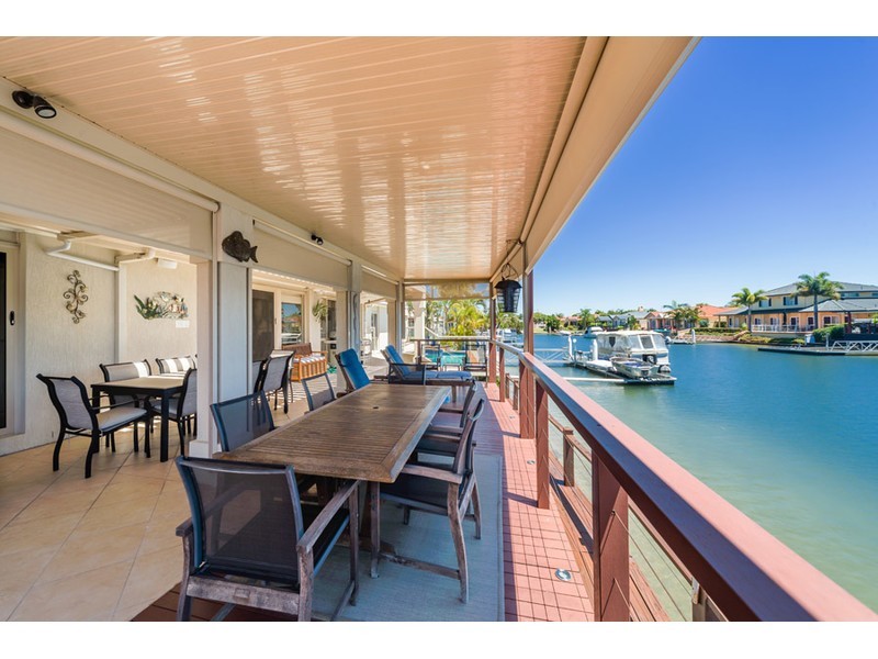 14 – 16 Folkstone Place, Runaway Bay QLD 4216