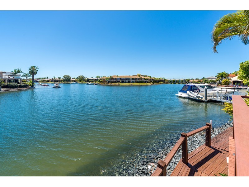 14 – 16 Folkstone Place, Runaway Bay QLD 4216