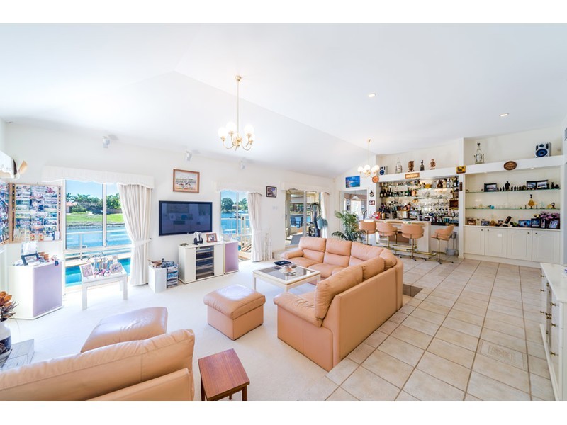 14 – 16 Folkstone Place, Runaway Bay QLD 4216