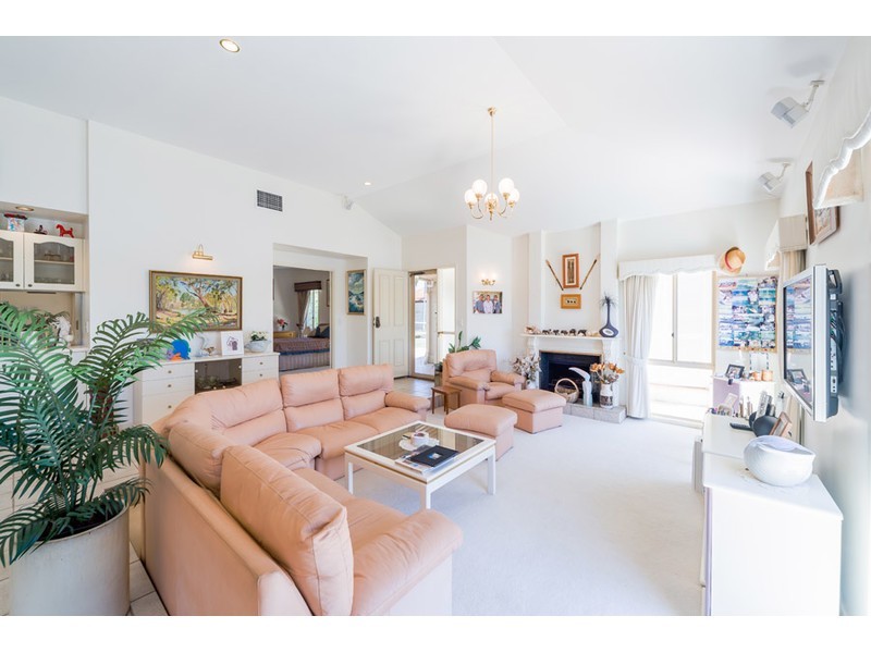 14 – 16 Folkstone Place, Runaway Bay QLD 4216