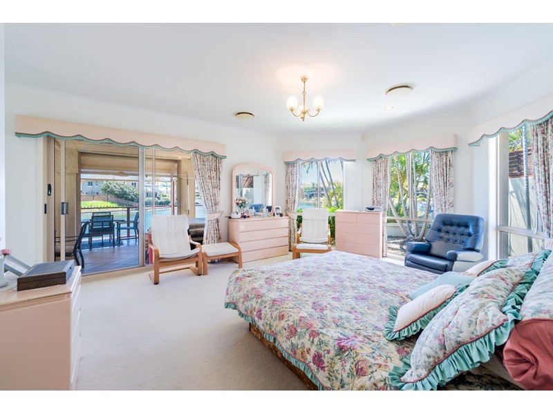 14 – 16 Folkstone Place, Runaway Bay QLD 4216