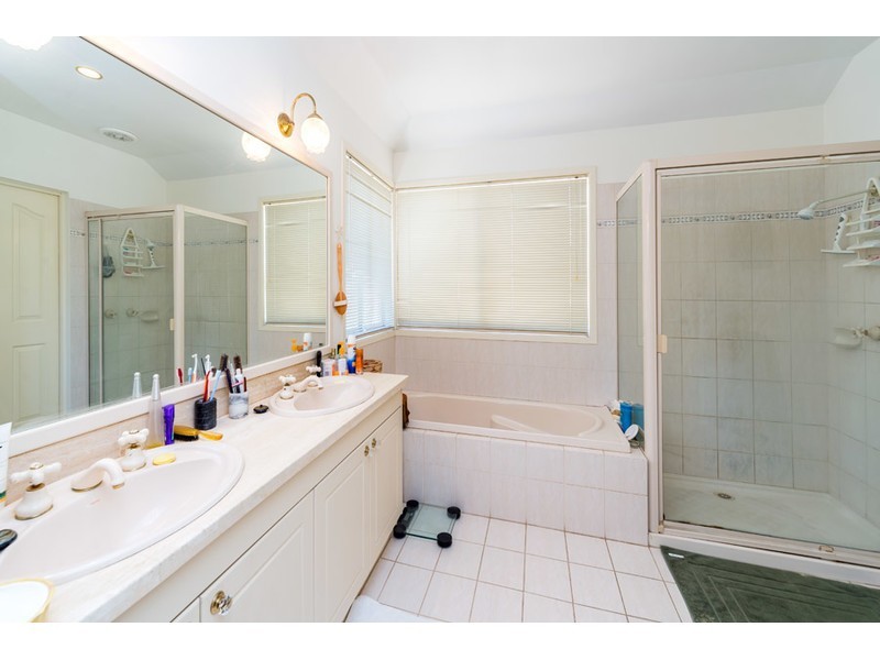 14 – 16 Folkstone Place, Runaway Bay QLD 4216
