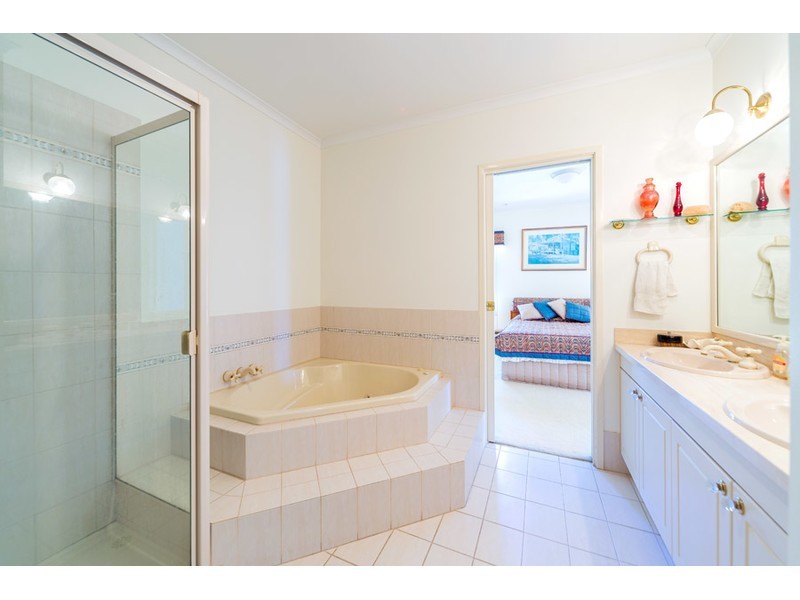 14 – 16 Folkstone Place, Runaway Bay QLD 4216