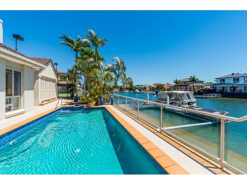 14 – 16 Folkstone Place, Runaway Bay QLD 4216