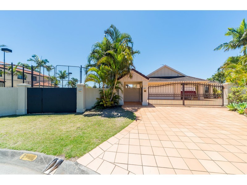 14 – 16 Folkstone Place, Runaway Bay QLD 4216