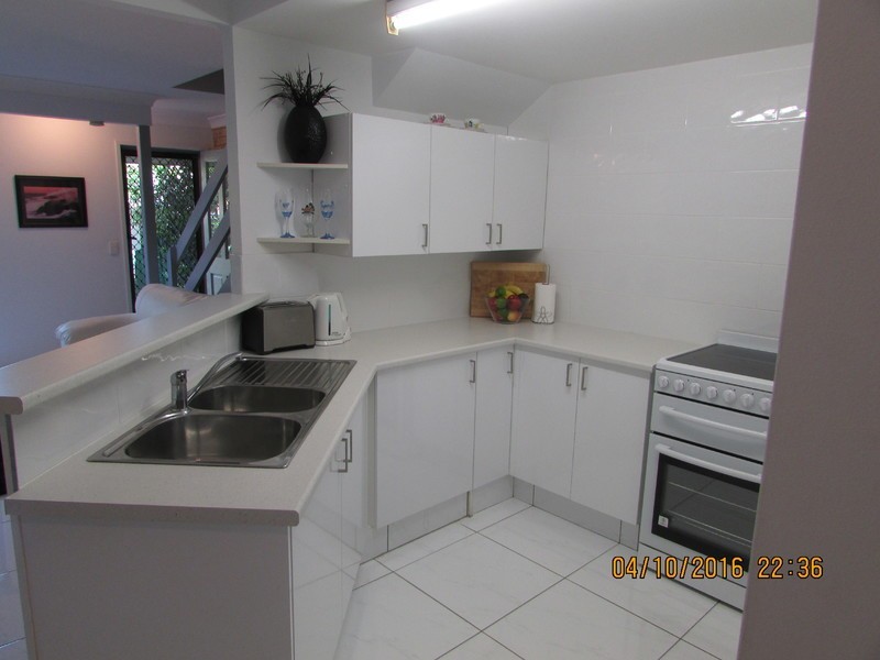 6/77 Olsen Avenue, Labrador QLD 4215