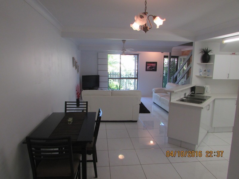 6/77 Olsen Avenue, Labrador QLD 4215