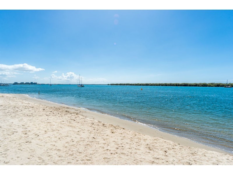 1/10 Cassia Street, Runaway Bay QLD 4216
