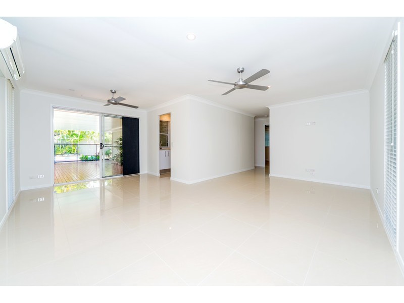 21 Lakefield Crescent, Paradise Point QLD 4216