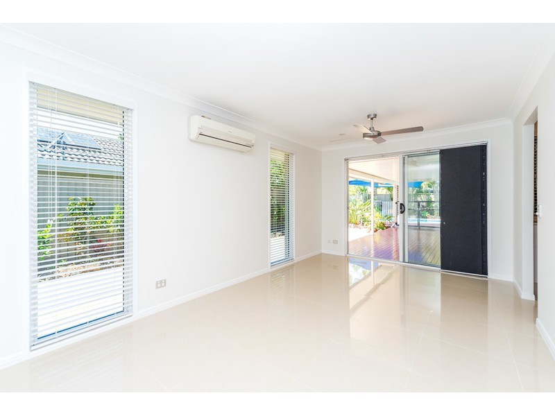 21 Lakefield Crescent, Paradise Point QLD 4216