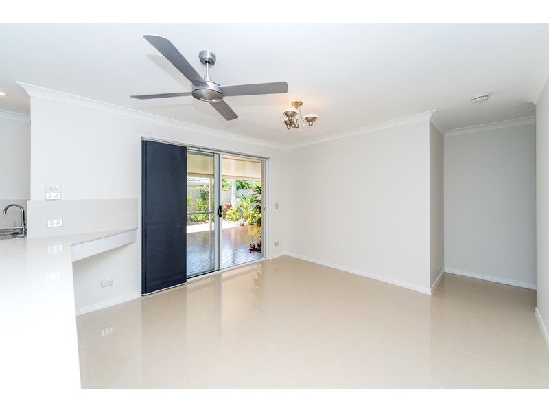 21 Lakefield Crescent, Paradise Point QLD 4216