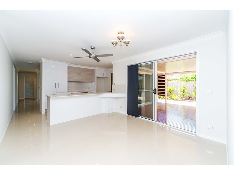 21 Lakefield Crescent, Paradise Point QLD 4216