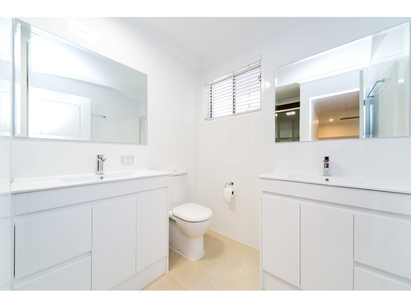 21 Lakefield Crescent, Paradise Point QLD 4216