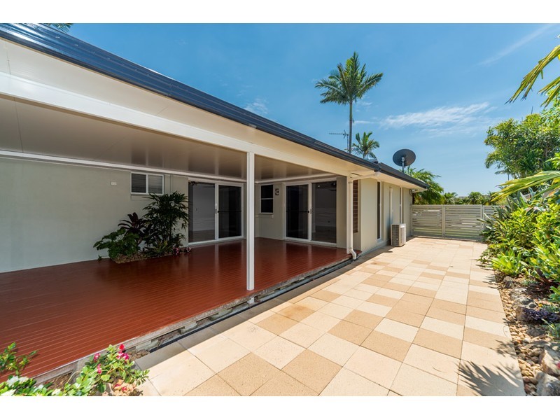 21 Lakefield Crescent, Paradise Point QLD 4216