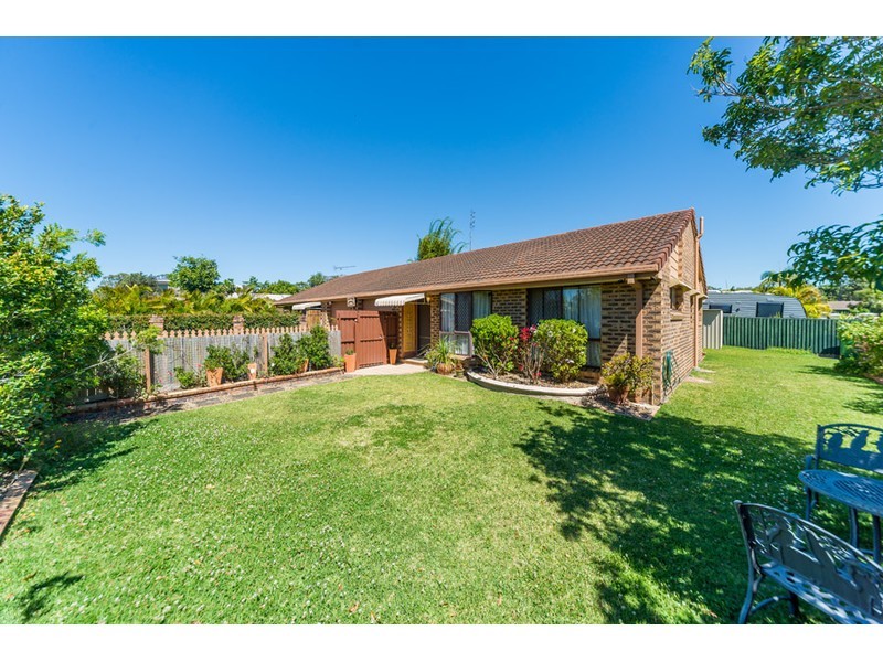 2/116 Little Usher Avenue, Labrador QLD 4215