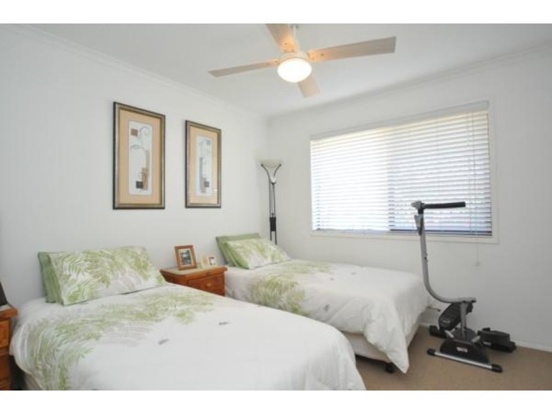 2/116 Little Usher Avenue, Labrador QLD 4215