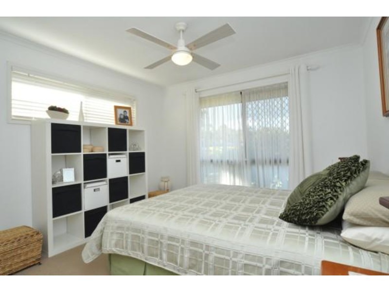 2/116 Little Usher Avenue, Labrador QLD 4215