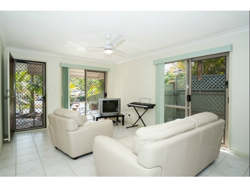 1/15 Nina Parade, Arundel QLD 4214