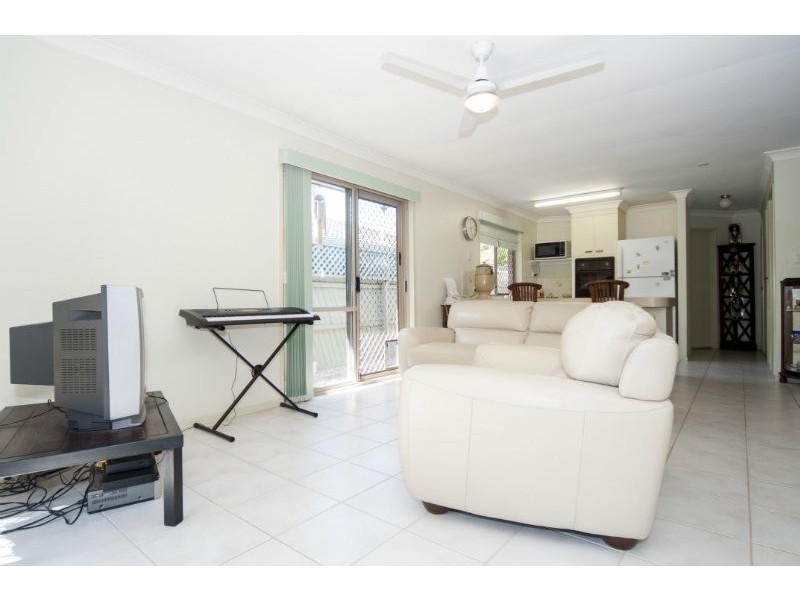 1/15 Nina Parade, Arundel QLD 4214