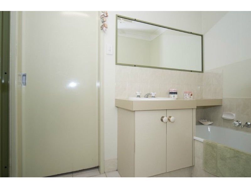 1/15 Nina Parade, Arundel QLD 4214