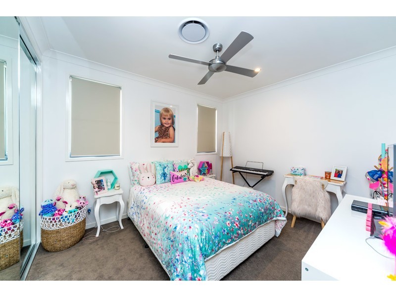 2/15 Eider Avenue, Paradise Point QLD 4216