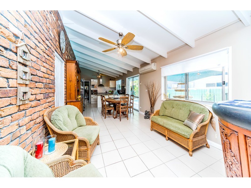 222 Oxley Drive, Coombabah QLD 4216