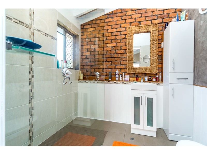 222 Oxley Drive, Coombabah QLD 4216