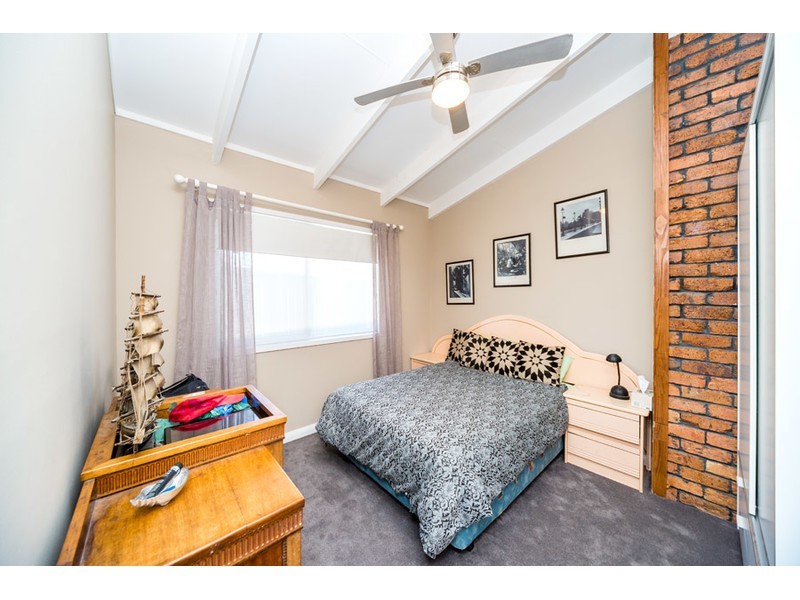 222 Oxley Drive, Coombabah QLD 4216