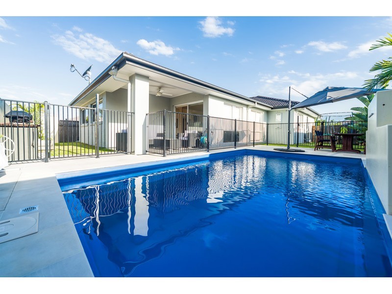 12 Iridium Drive, Hope Island QLD 4212