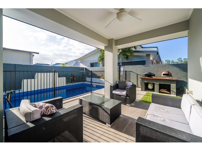 12 Iridium Drive, Hope Island QLD 4212