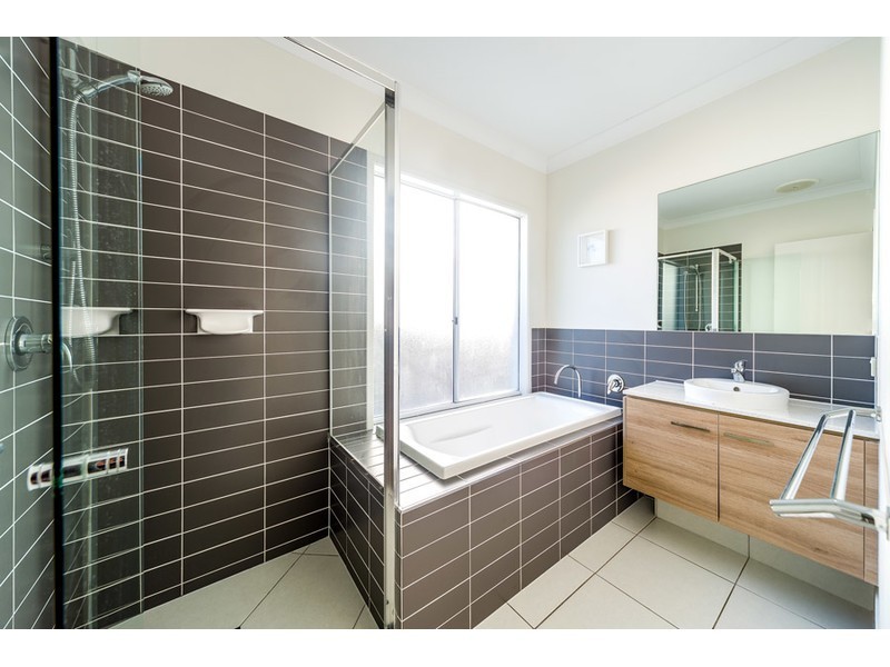 12 Iridium Drive, Hope Island QLD 4212