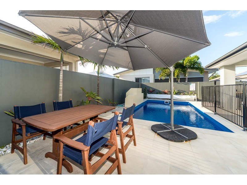 12 Iridium Drive, Hope Island QLD 4212