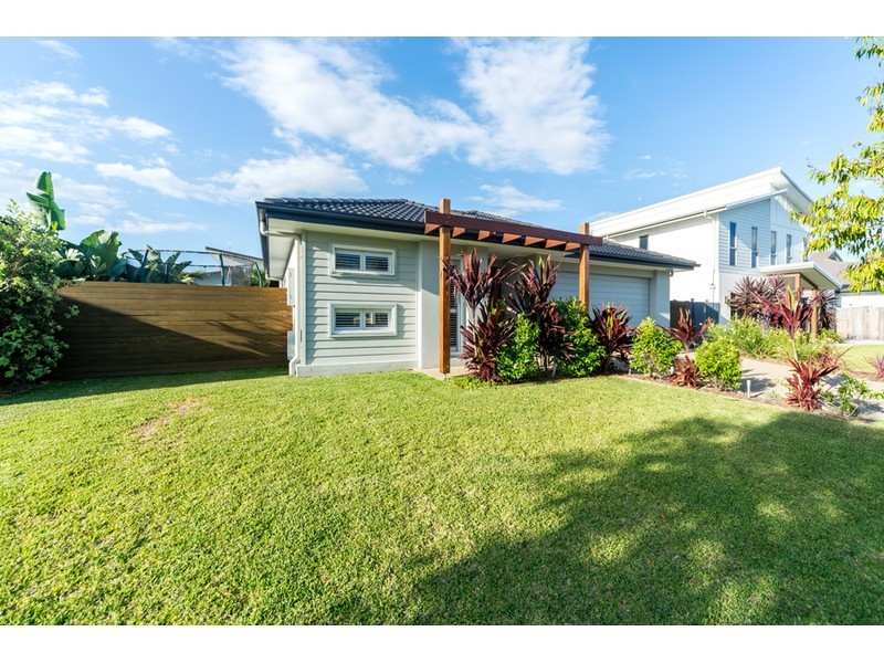 12 Iridium Drive, Hope Island QLD 4212
