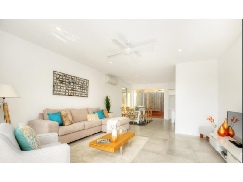 1/2 Fitch Lane, Labrador QLD 4215