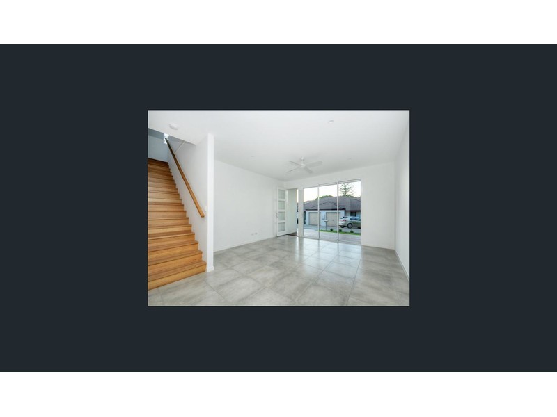 1/2 Fitch Lane, Labrador QLD 4215