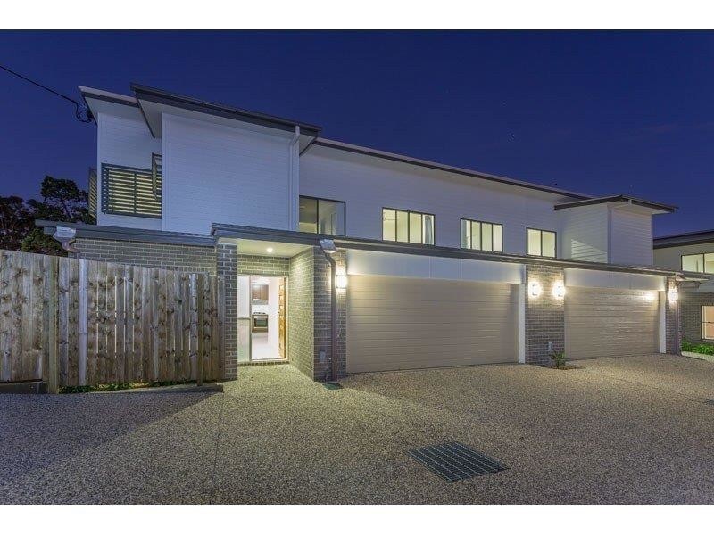 2/10 Fourth Avenue, Labrador QLD 4215