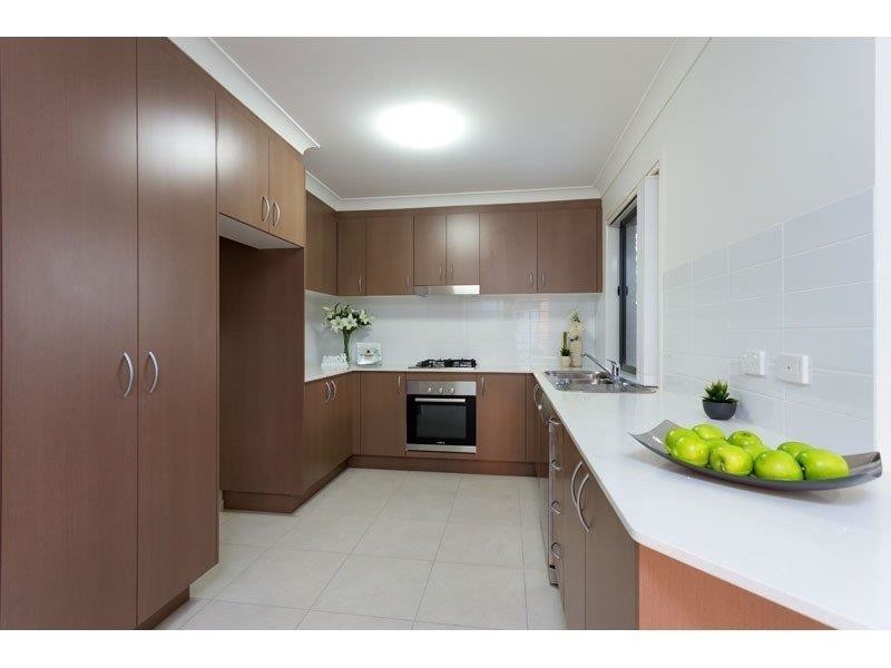 2/10 Fourth Avenue, Labrador QLD 4215