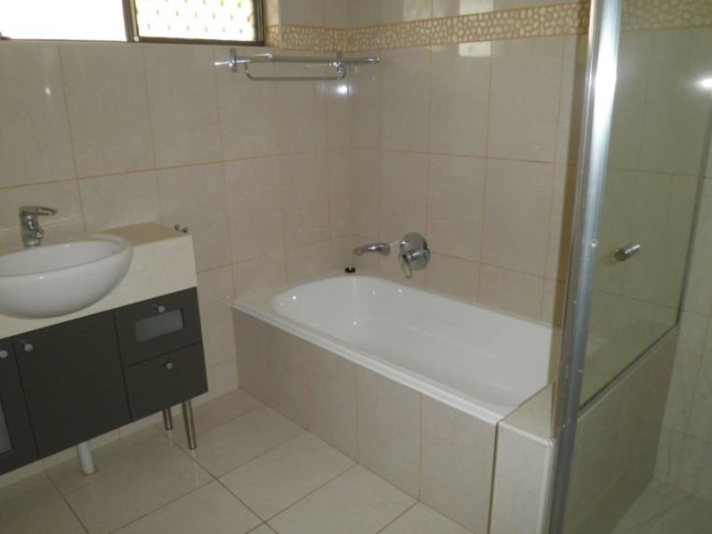 8 Marco Polo Place, Hollywell QLD 4216