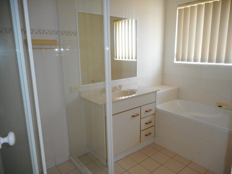 8 Floyd Court, Parkwood QLD 4214