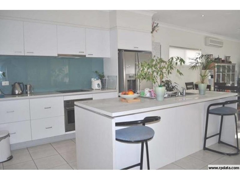 16 Lockwood Place, Molendinar QLD 4214