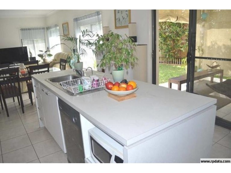 16 Lockwood Place, Molendinar QLD 4214