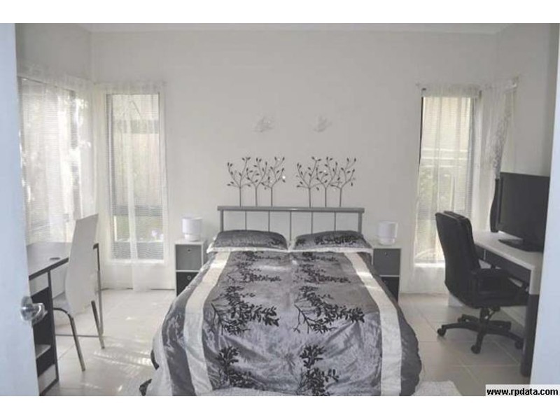 16 Lockwood Place, Molendinar QLD 4214