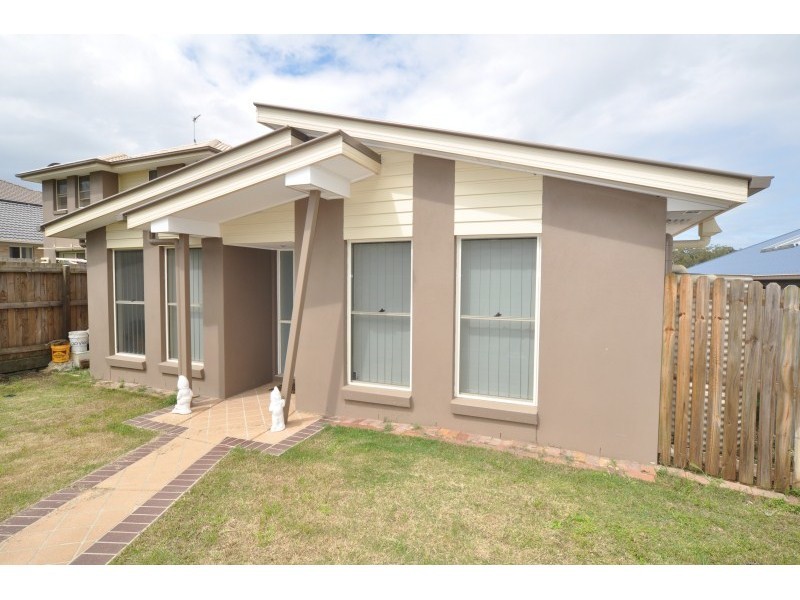 8 Silver Gull Street, Coomera QLD 4209