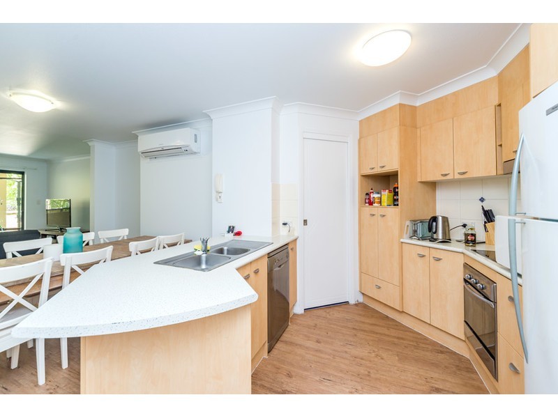 106/392 Marine Parade, Labrador QLD 4215