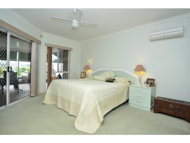 34 Anchorage Way, Biggera Waters QLD 4216