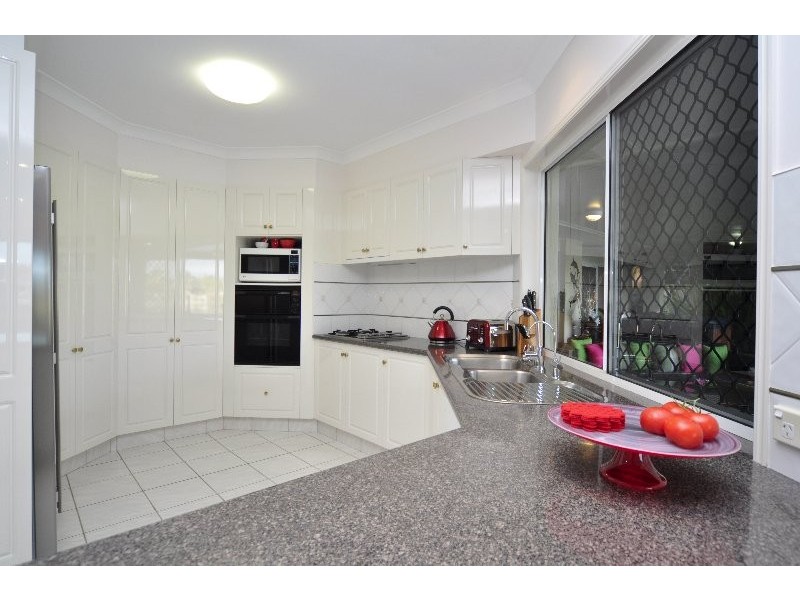 27 Glenwater Crescent, Helensvale QLD 4212