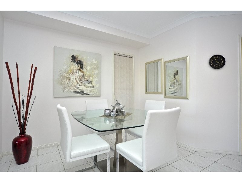 27 Glenwater Crescent, Helensvale QLD 4212