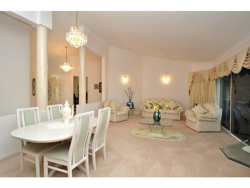 27 Glenwater Crescent, Helensvale QLD 4212