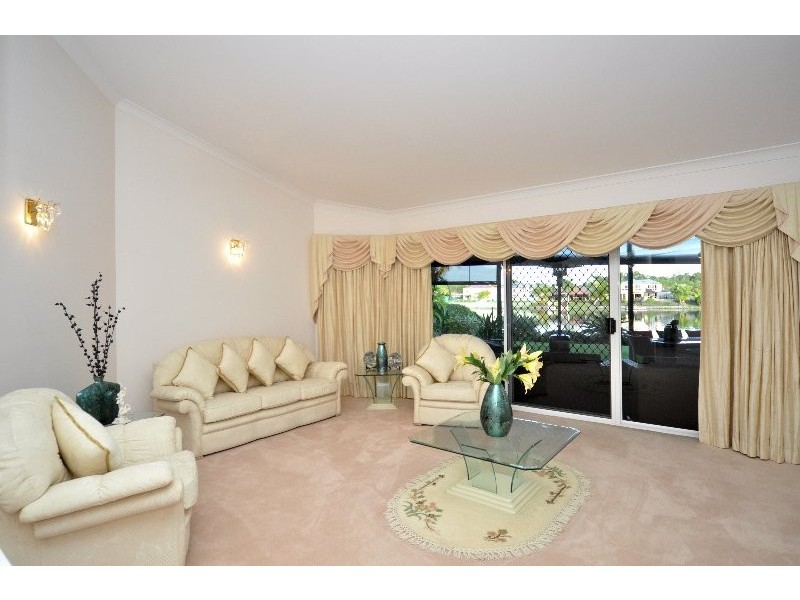 27 Glenwater Crescent, Helensvale QLD 4212